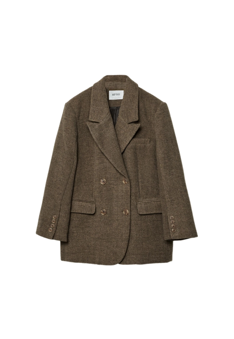 Объемный двубортный пиджак в елочку