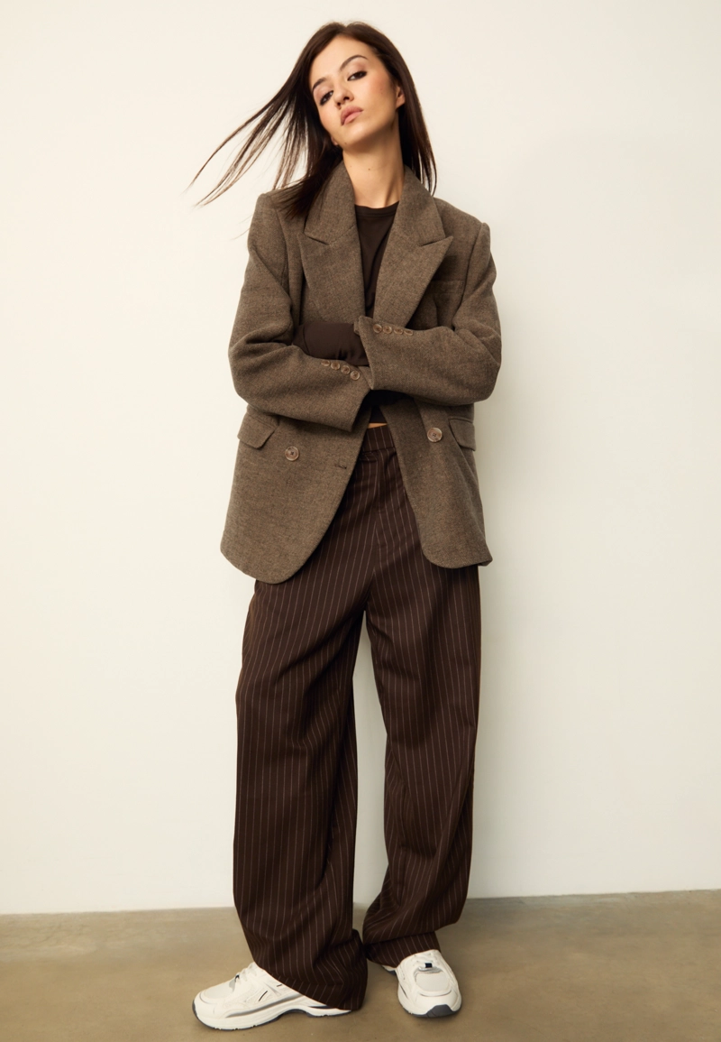 Объемный двубортный пиджак в елочку