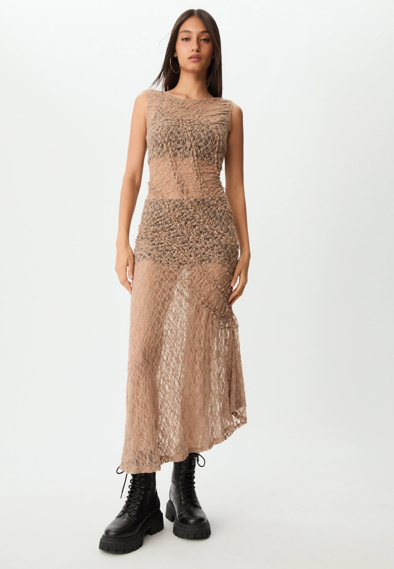 Длинное асимметричное кружевное платье