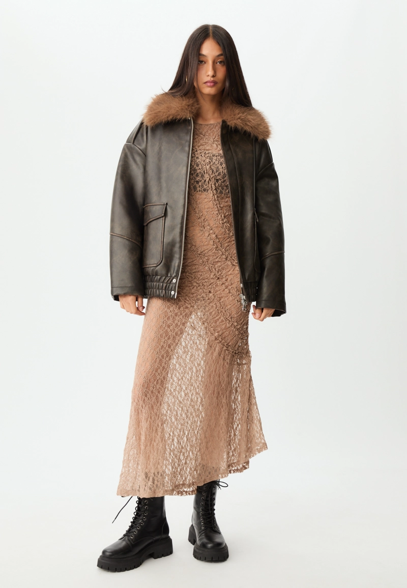 Длинное асимметричное кружевное платье