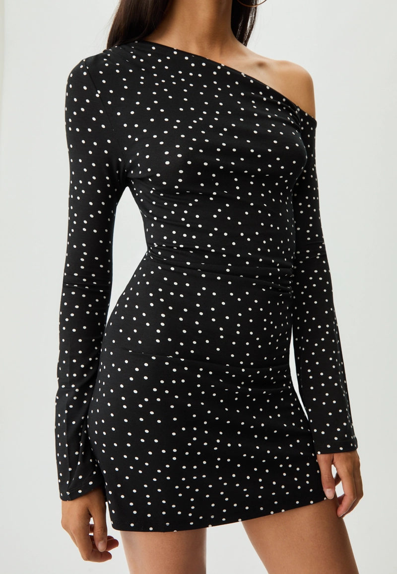 Короткое платье в горошек