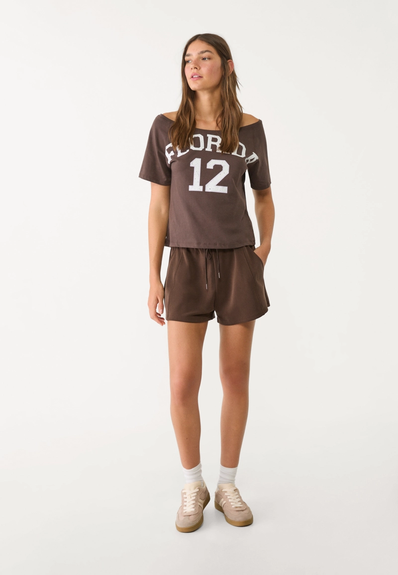 Мягкие шорты с декоративной отстрочкой