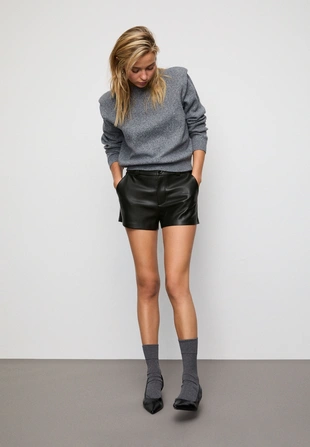 Мини-шорты из искусственной кожи- Заказать в России