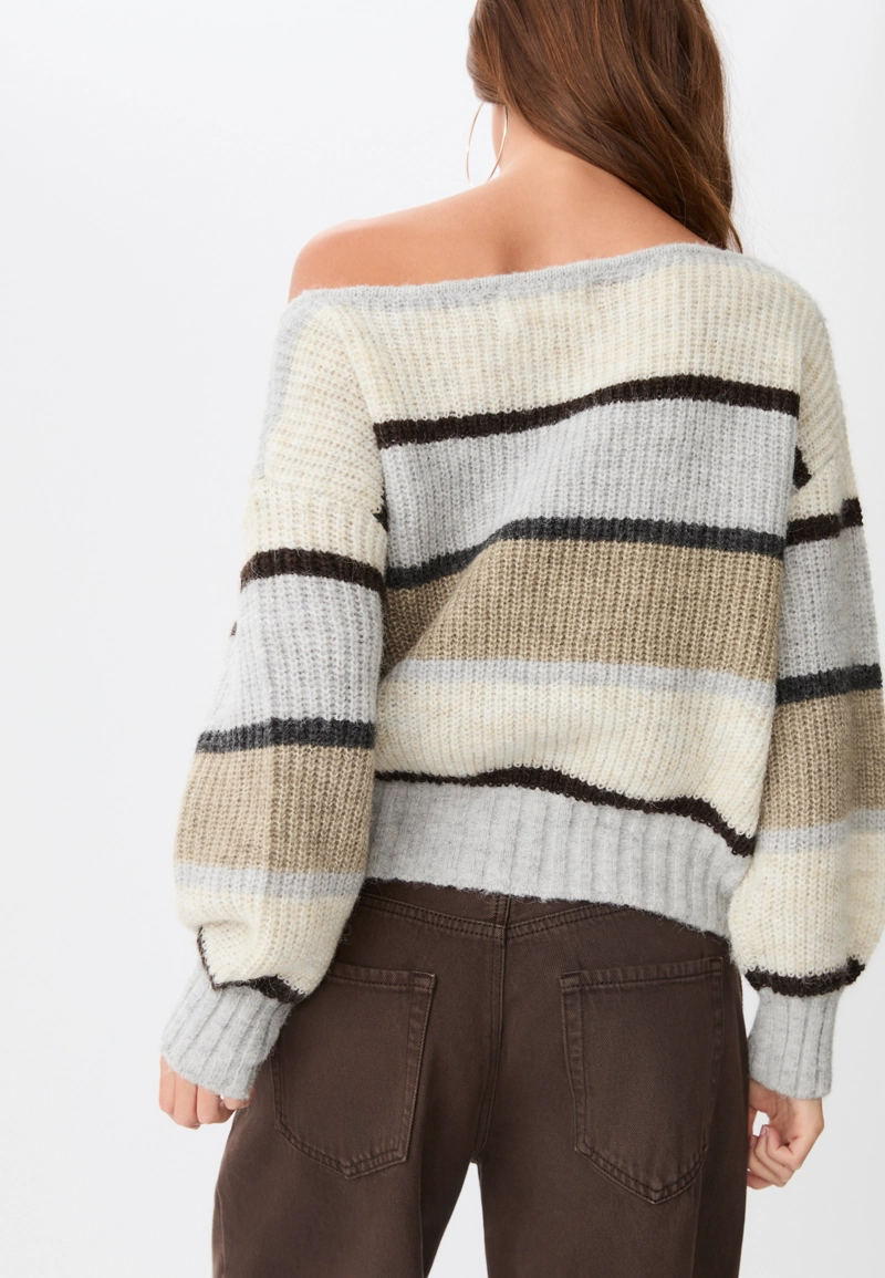 Джемпер в полоску с вырезом-лодочкой