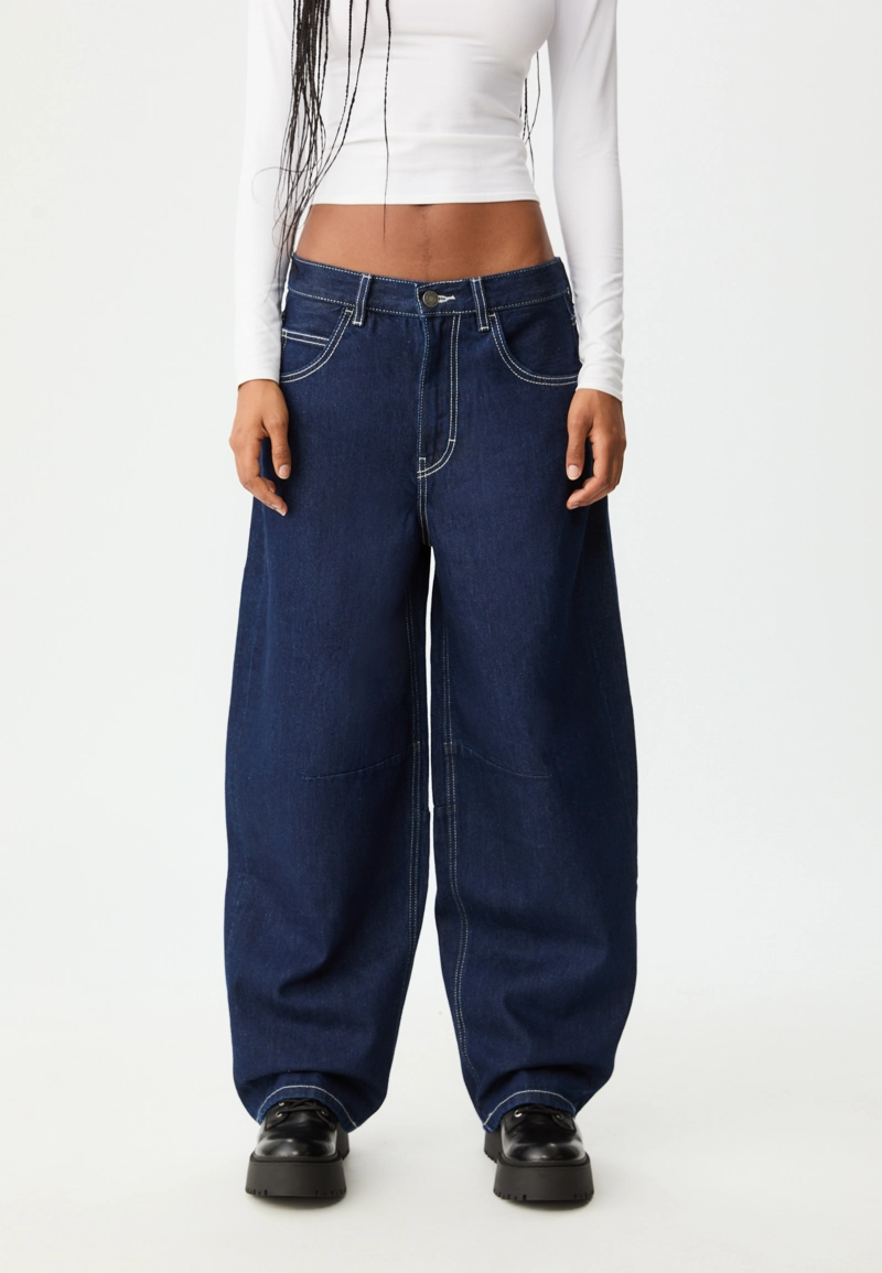 Джинсы-бочонки с регулируемой посадкой