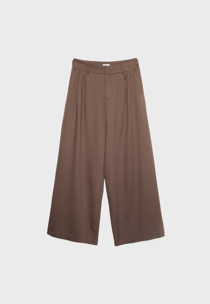 Регулируемые брюки очень широкого кроя