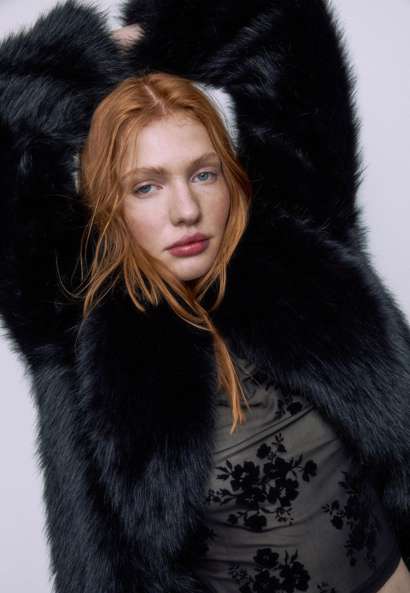 Длинное пальто из искусственного меха