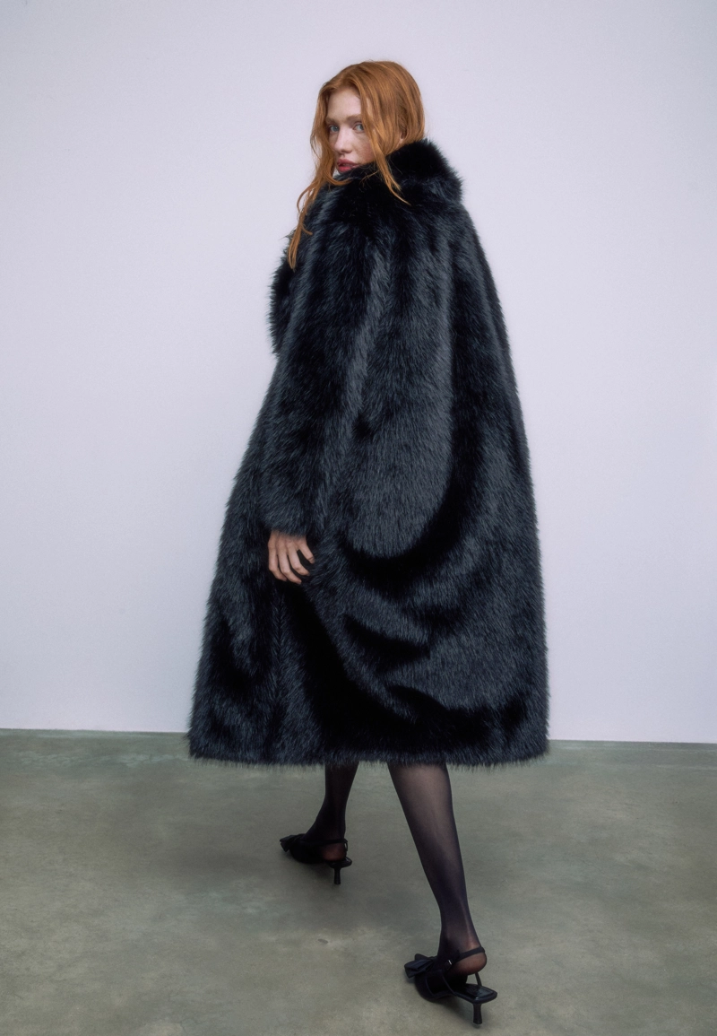 Длинное пальто из искусственного меха