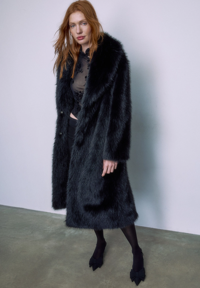 Длинное пальто из искусственного меха