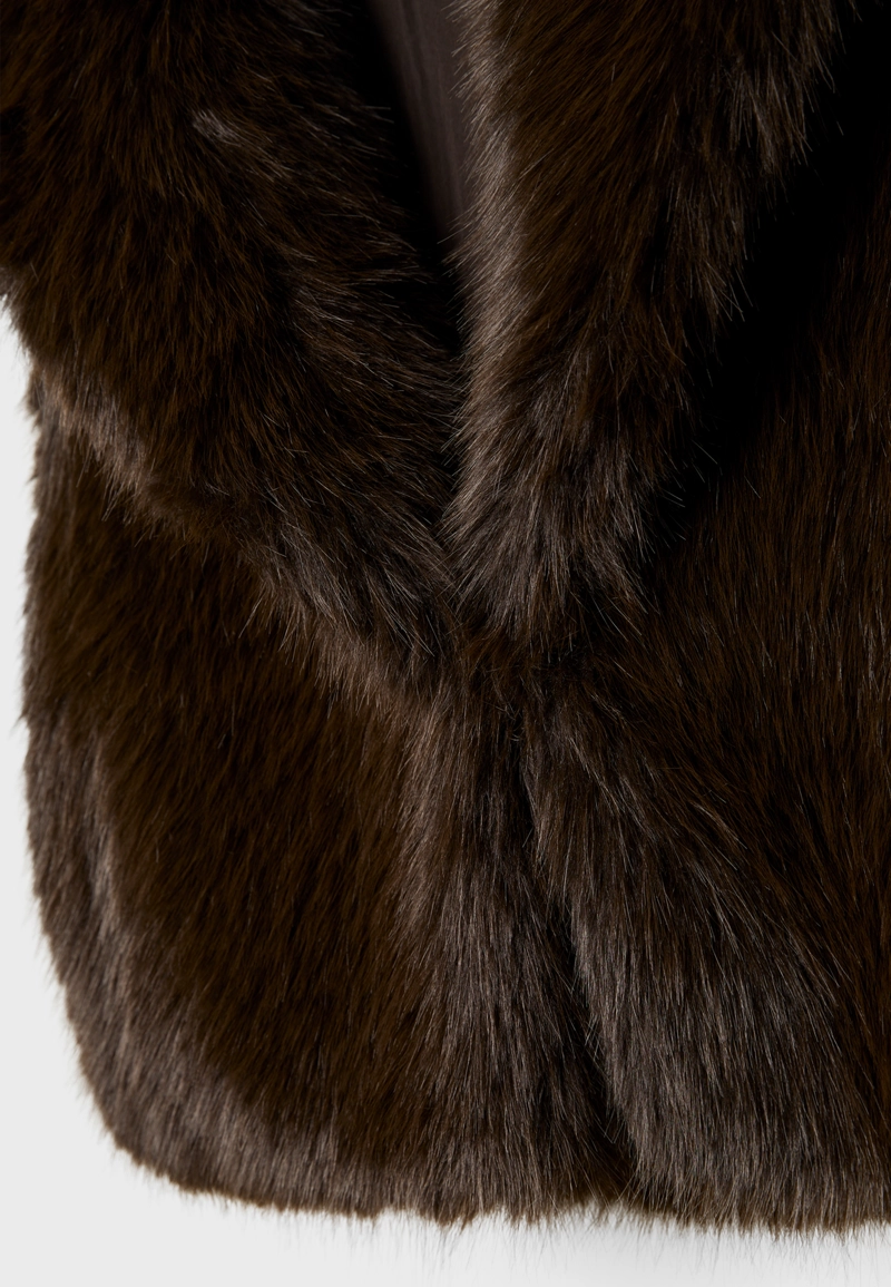 Жилет из искусственного меха