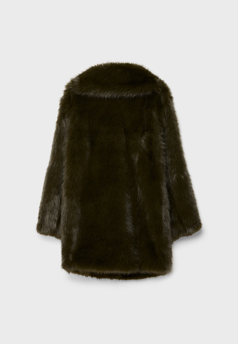 Пальто из искусственного меха стандартной длины