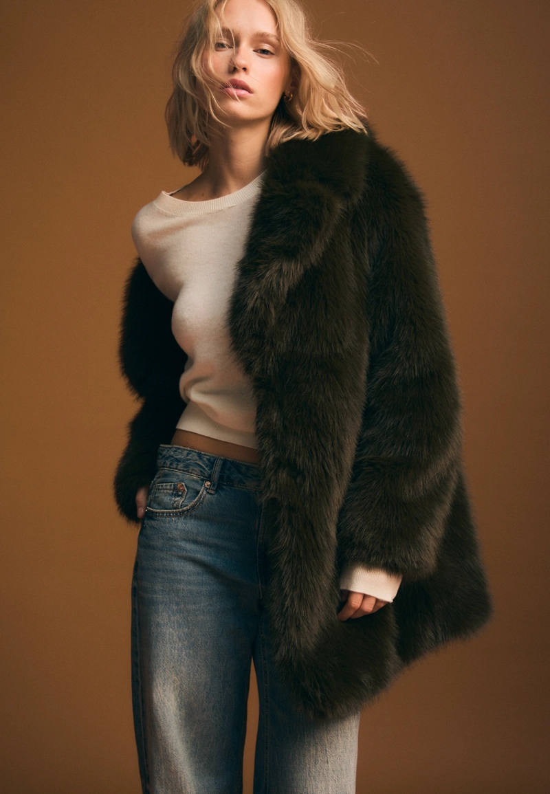 Пальто из искусственного меха стандартной длины