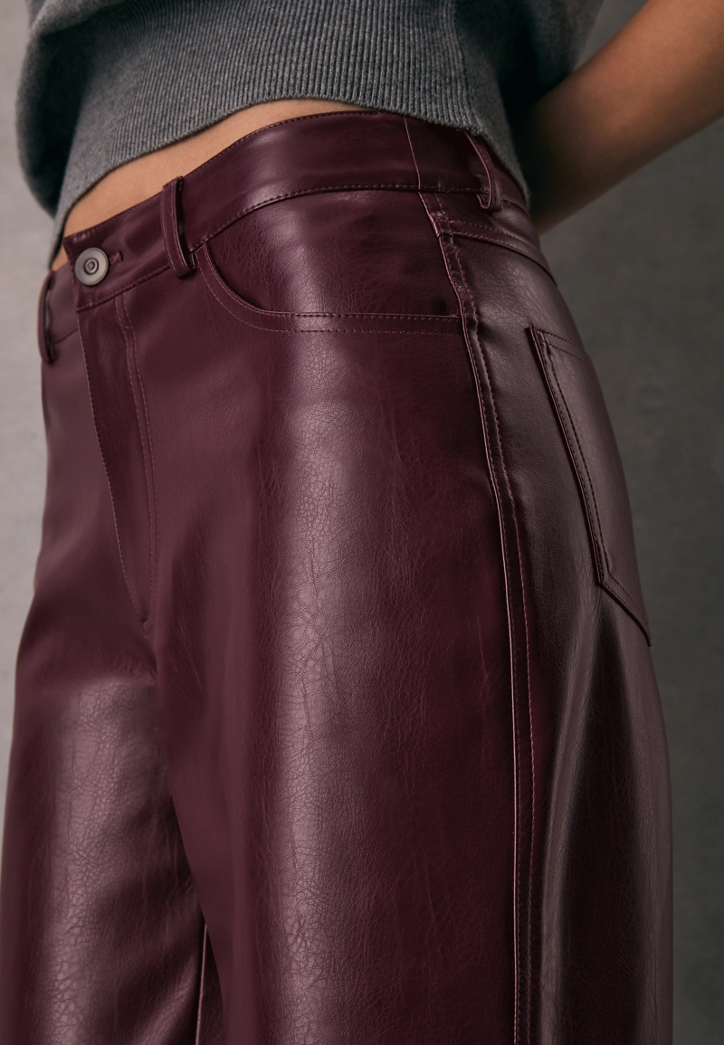 Прямые брюки из текстурной искусственной кожи