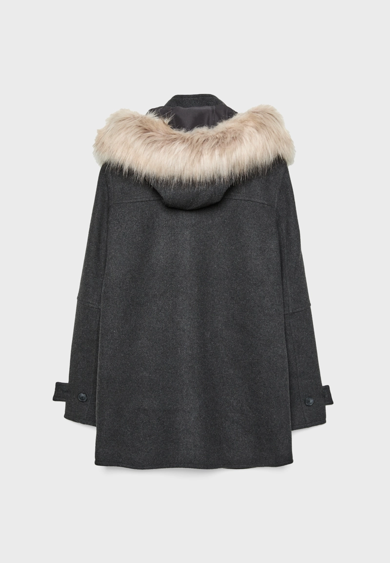 Пальто с меховым капюшоном