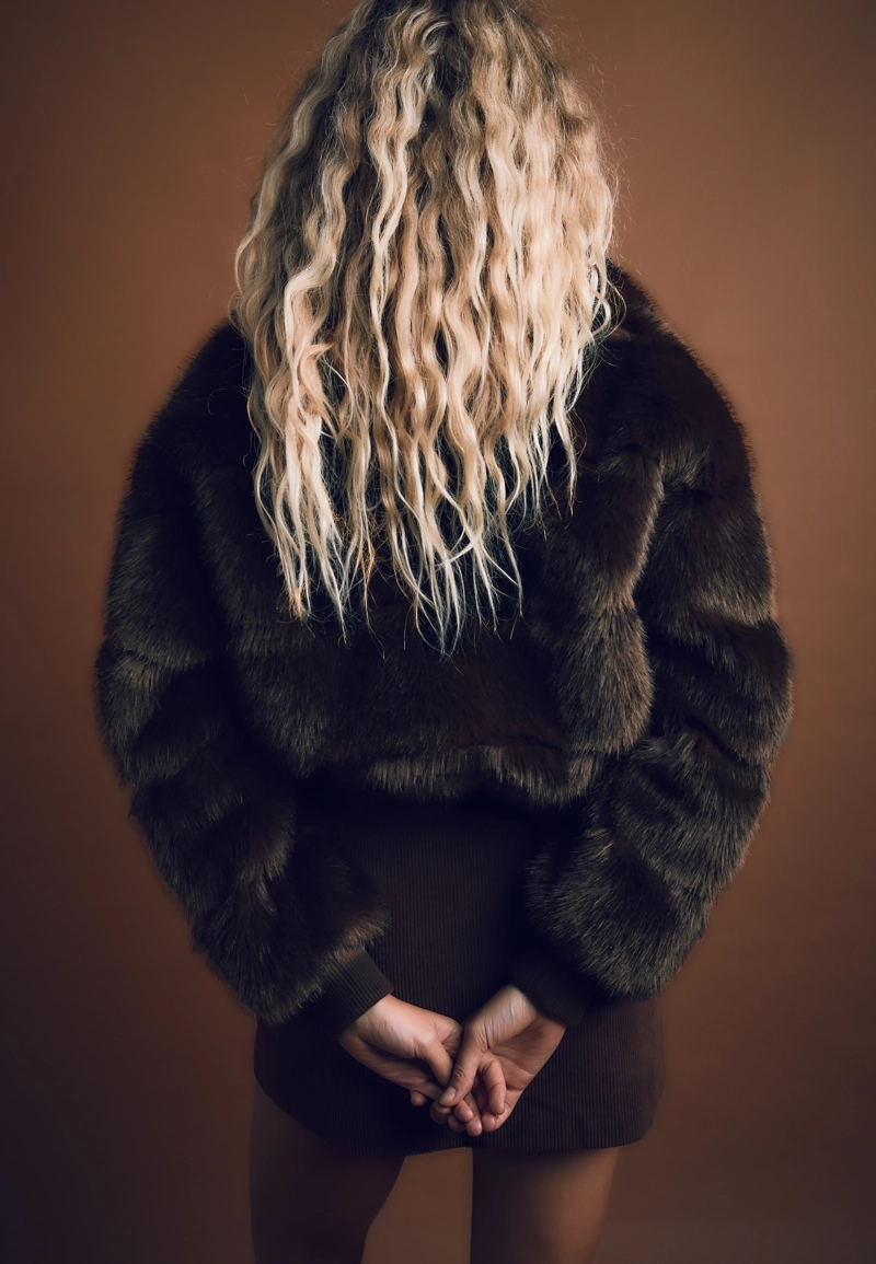 Бомбер из искусственного меха на молнии