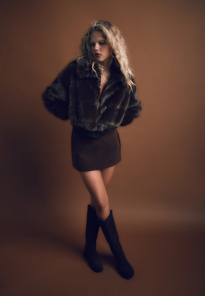 Бомбер из искусственного меха на молнии