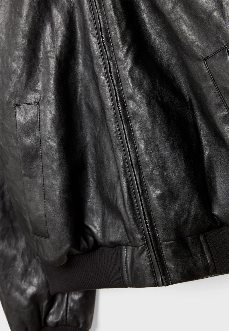 Стеганая куртка-бомбер из искусственной кожи