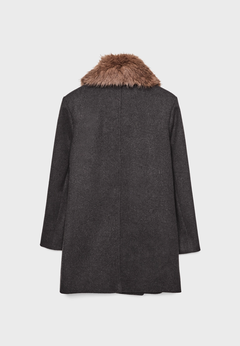 Пальто с воротником из искусственного меха