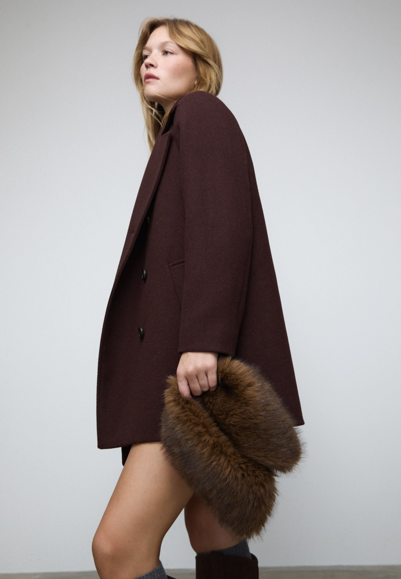 Пальто с воротником из искусственного меха