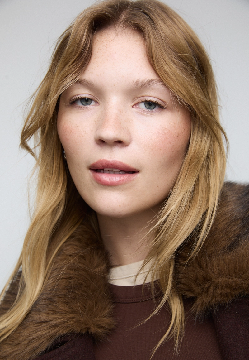 Пальто с воротником из искусственного меха