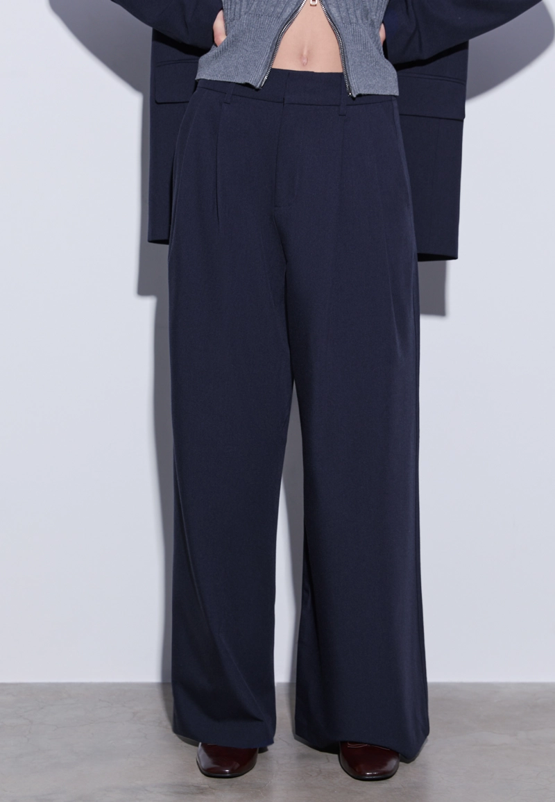 Брюки очень широкого кроя с регулируемой талией