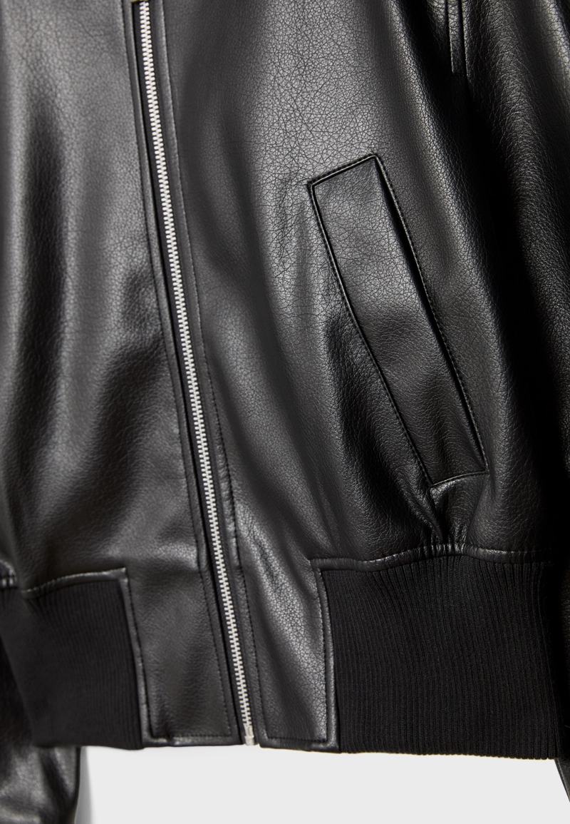 Куртка-бомбер из искусственной кожи с подплечниками