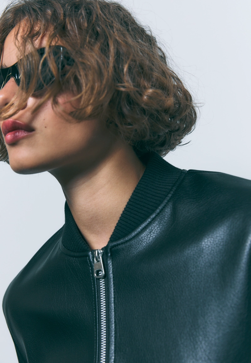 Куртка-бомбер из искусственной кожи с подплечниками