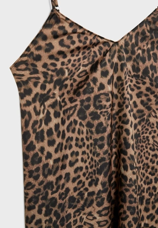 Длинное струящееся атласное платье с леопардовым принтом- Заказать в России