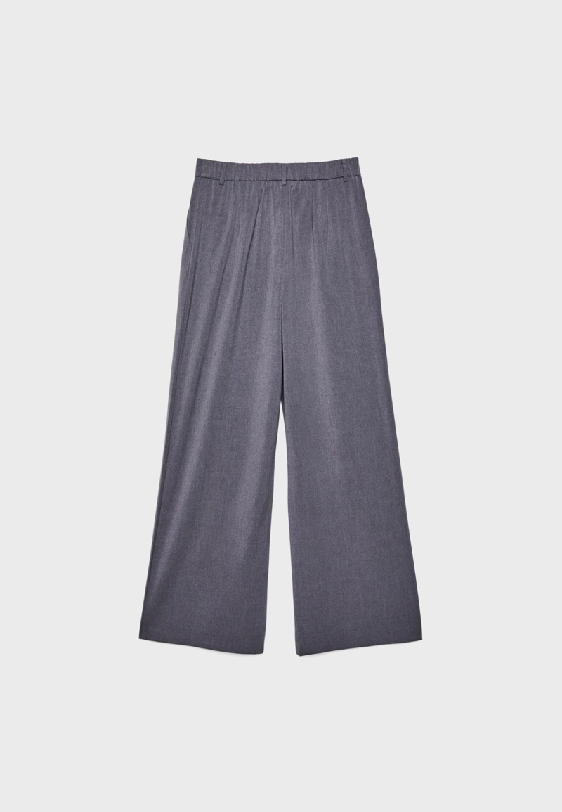 Брюки в классическом стиле с широкими штанинами