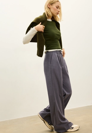 Брюки в классическом стиле с широкими штанинами- Заказать в России