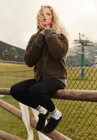 Куртка из искусственной овчины с вельветовыми деталями- Заказать в России