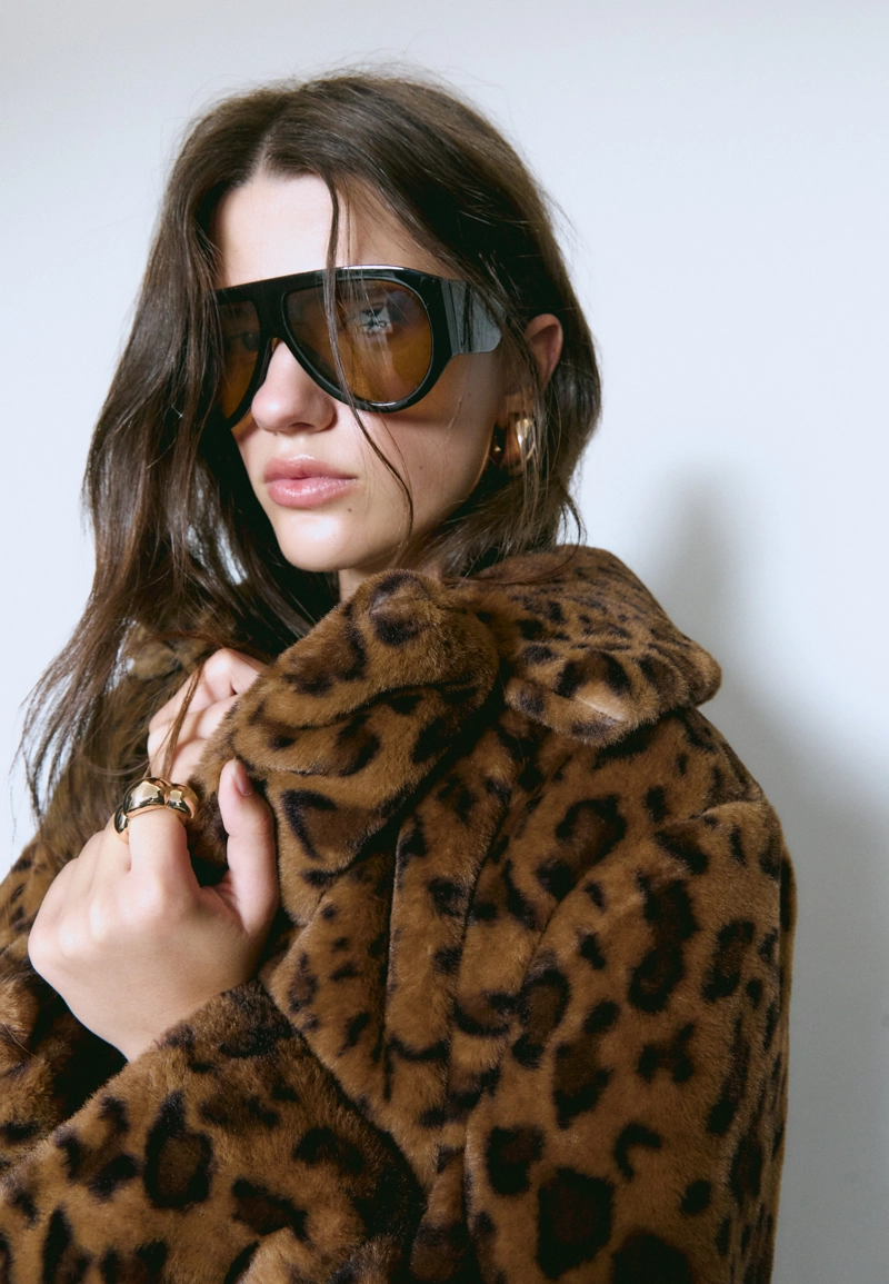 Длинное пальто с леопардовым принтом из искусственного меха