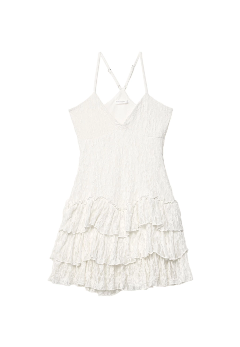 Короткое кружевное платье с воланами