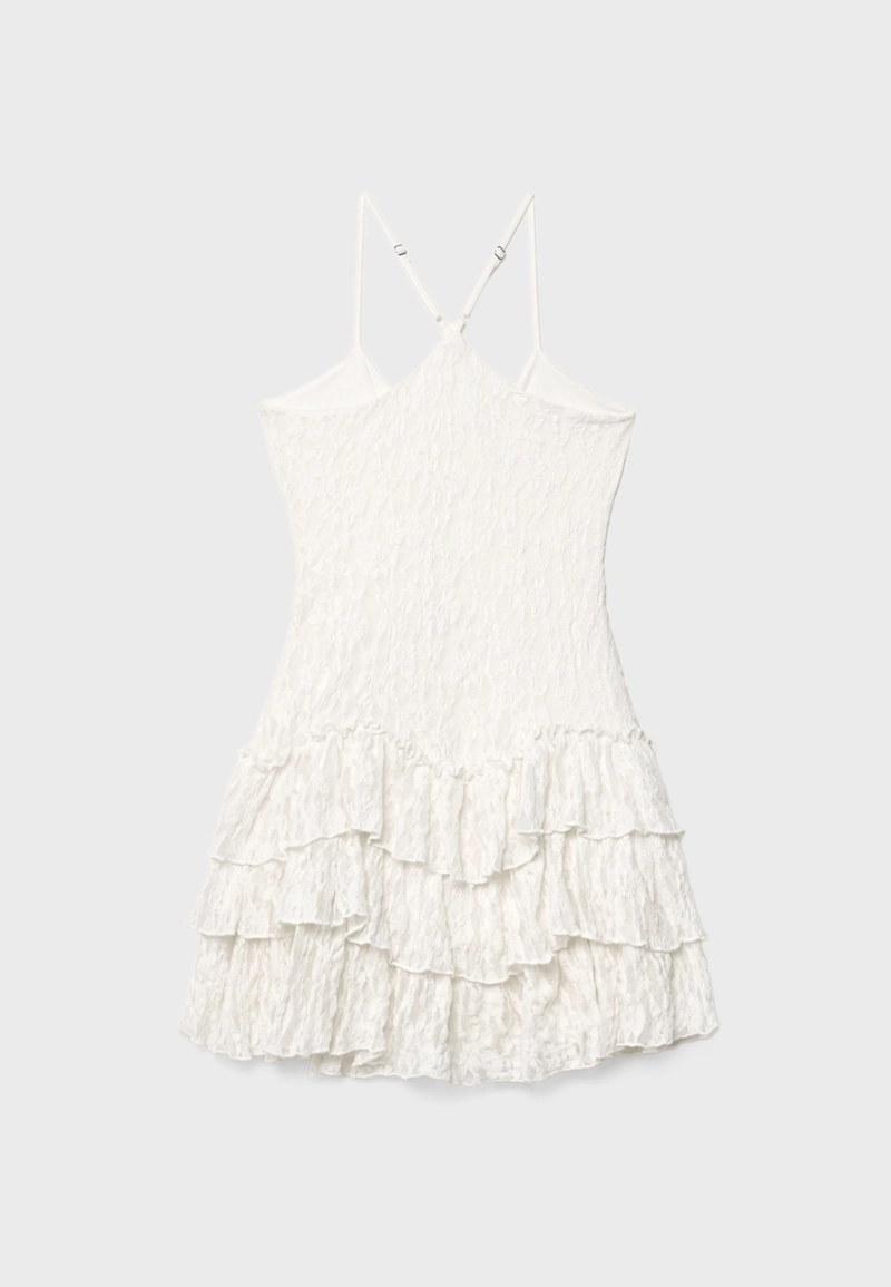 Короткое кружевное платье с воланами