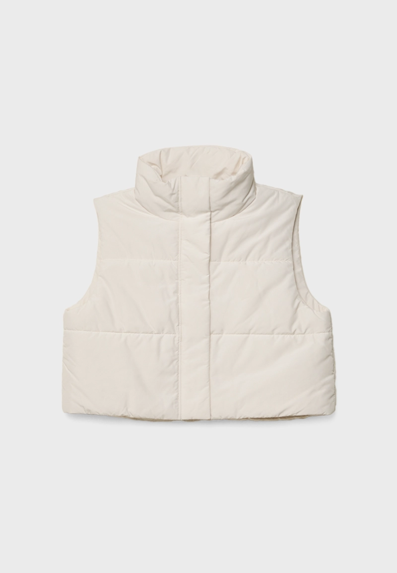 Короткий стеганый жилет