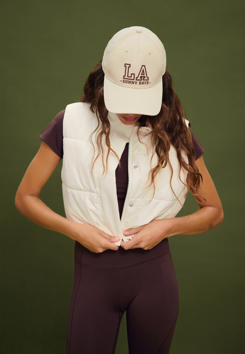 Короткий стеганый жилет