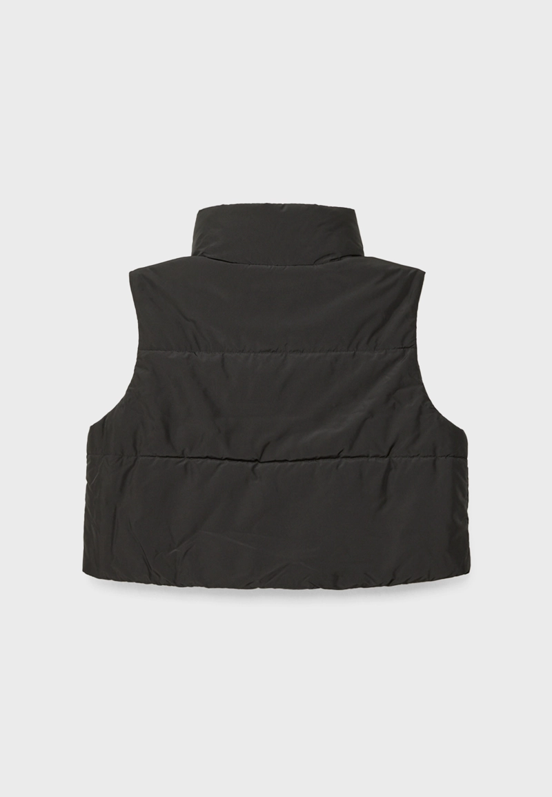 Короткий стеганый жилет