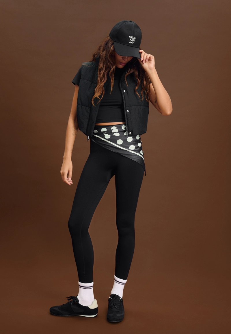 Короткий стеганый жилет