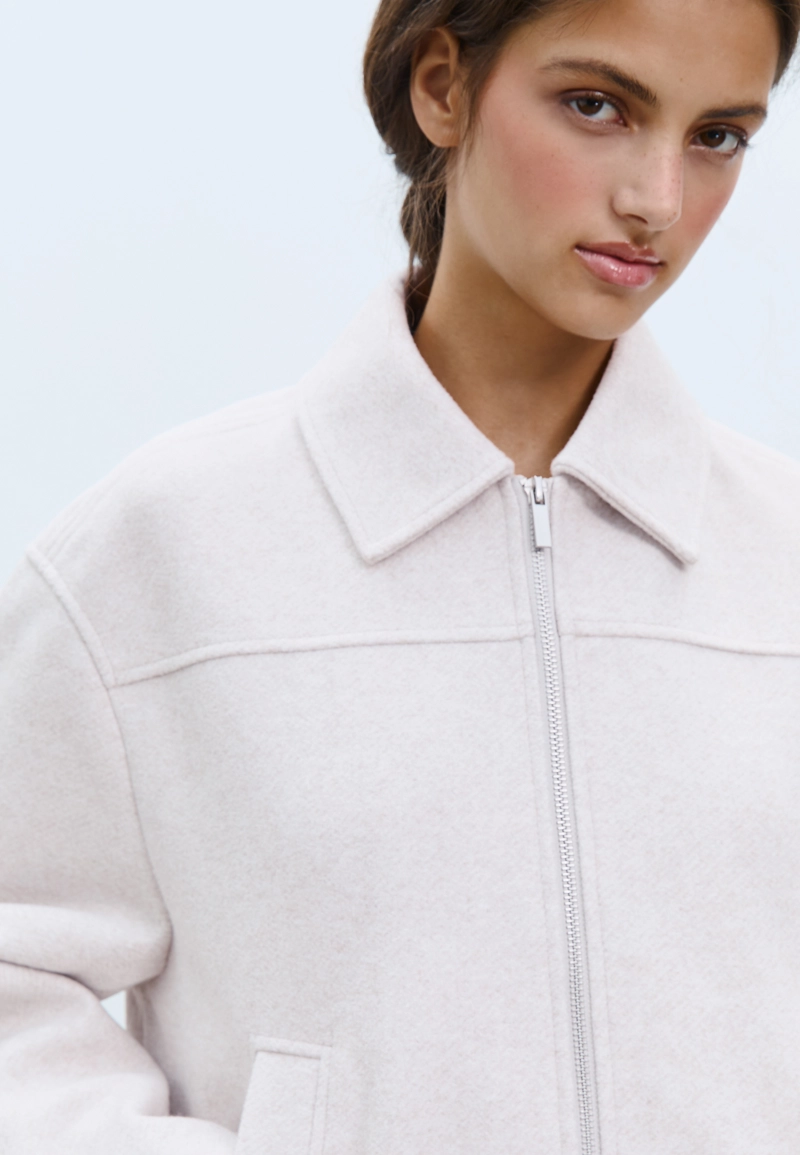 Куртка-бомбер из мягкой ткани