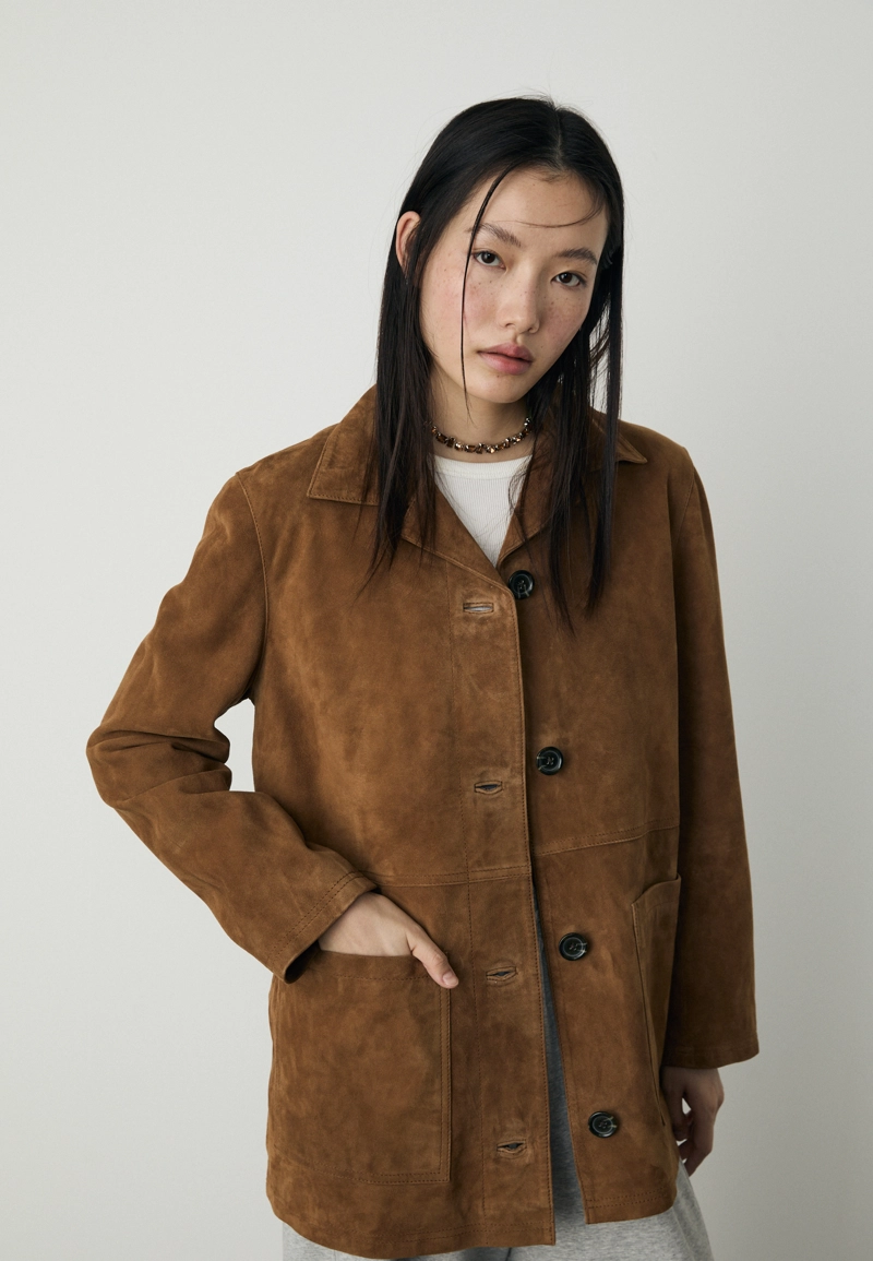 Кожаная куртка с карманами