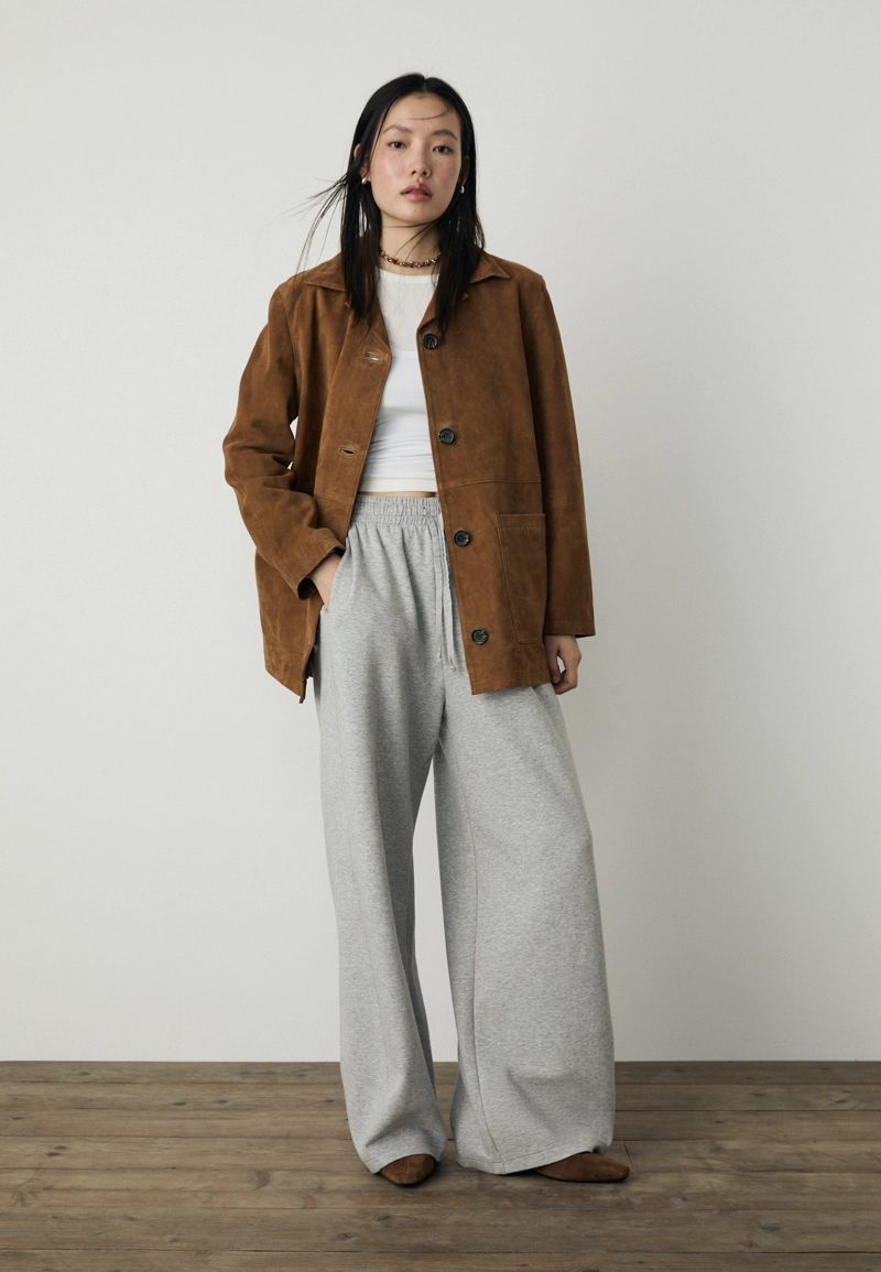 Кожаная куртка с карманами