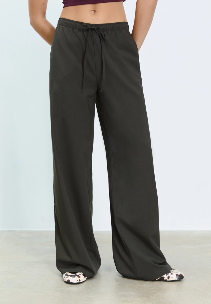 Длинные широкие нарядные брюки