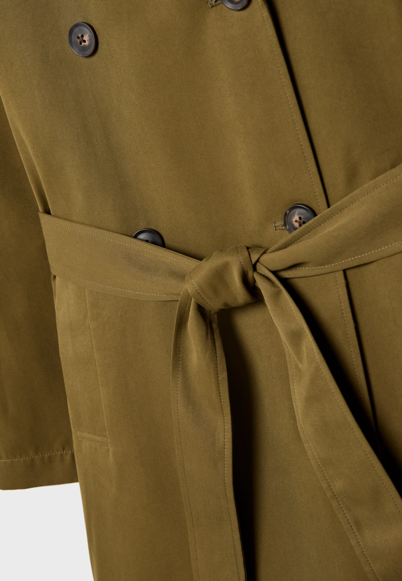 Длинный струящийся тренч оверсайз