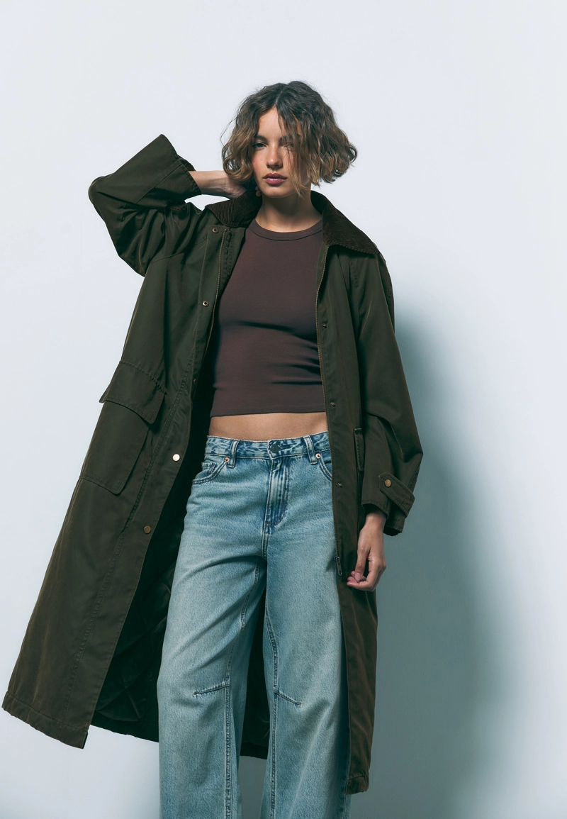 Длинная парка с вощеным покрытием и съемным капюшоном