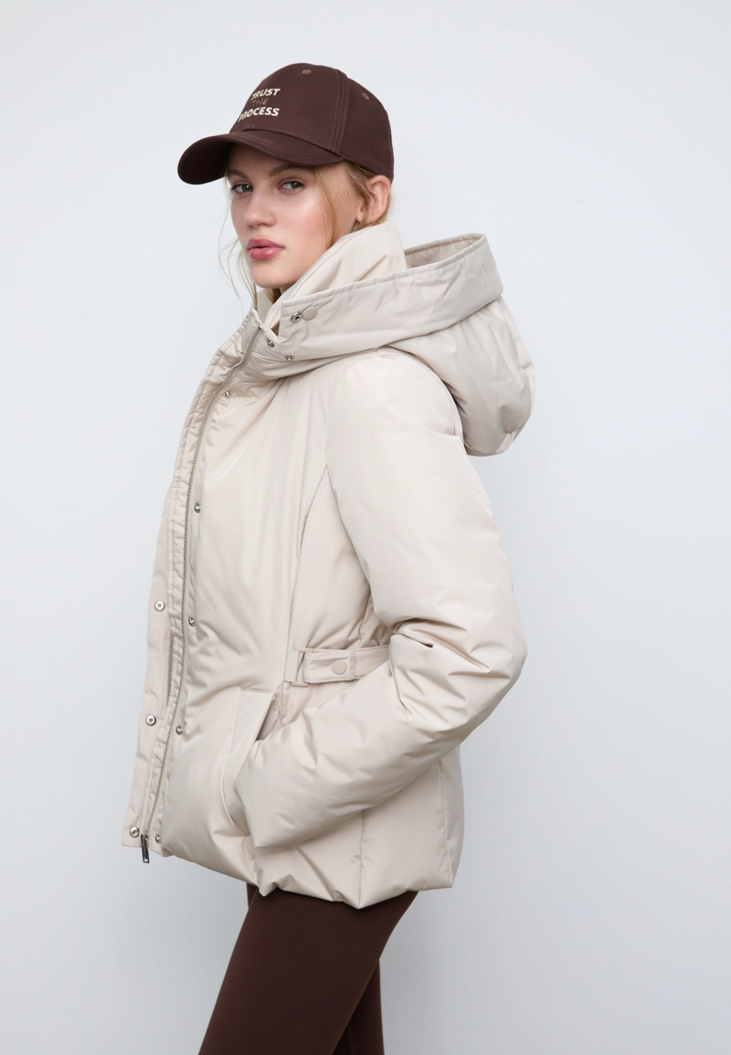 Стеганая куртка с капюшоном