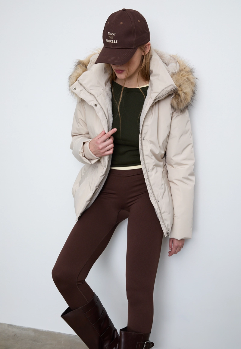 Стеганая куртка с капюшоном