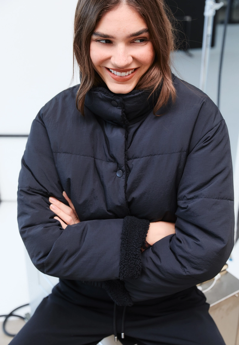 Двусторонняя стеганая куртка из искусственной овчины