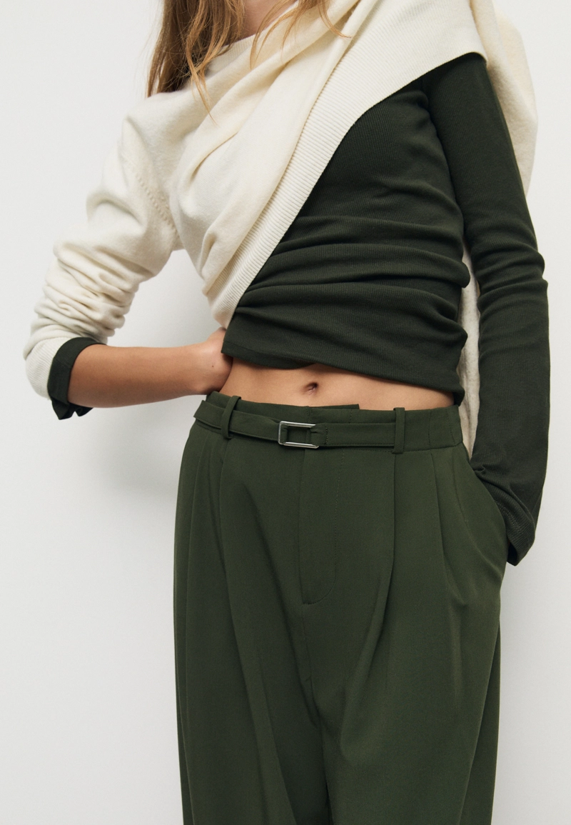 Широкие брюки с пряжкой