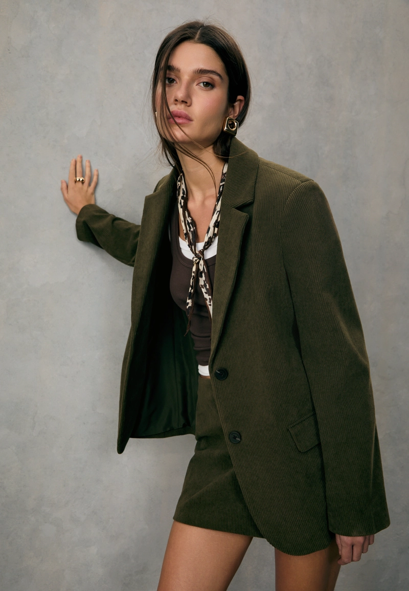 Вельветовый пиджак прямого кроя