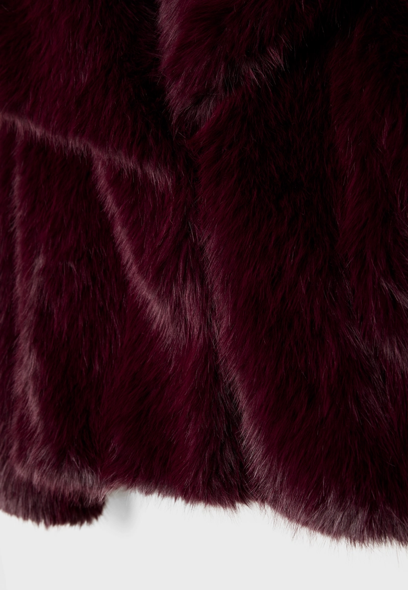 Укороченная куртка из искусственного меха